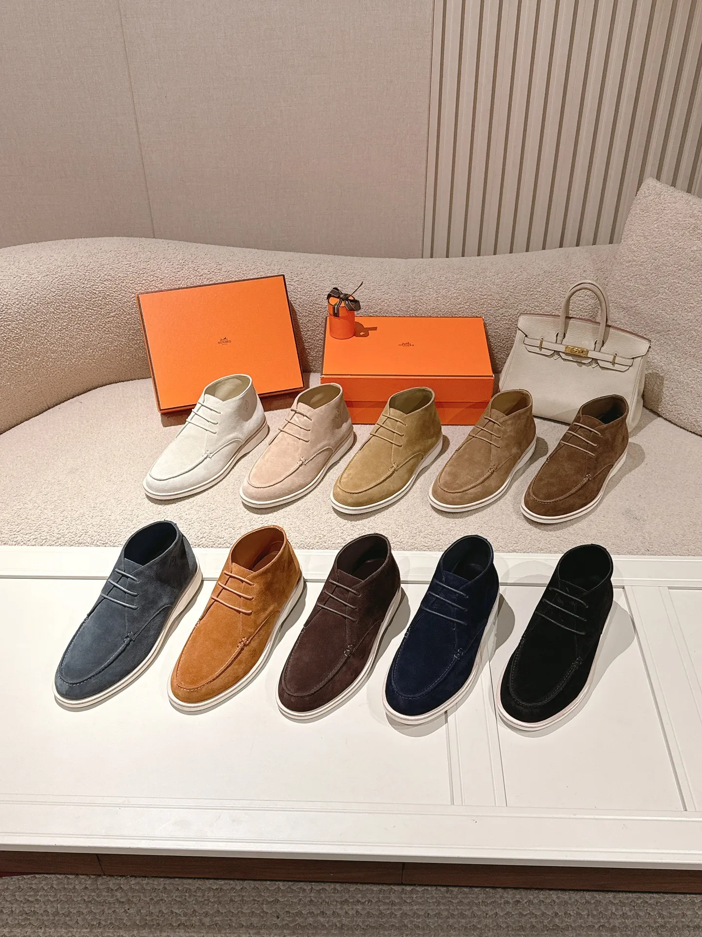 Men's Men's Shoes 660💰 Hermes men's size #26ss calfskin derby shoes, decorated with signature "H Diamant" details for a stylish and casual style. Fabric: Cow suede Lining: Mixed sheep lining Outsole: Genuine leather welt + original TPU Bottom thickness: 3CM Code number: 39-45 (customized at 46.47)